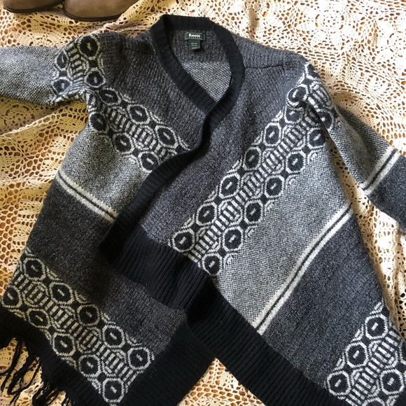 Beautiful Root’s Xs black grey blanket cardigan - Picture 4 of 7
